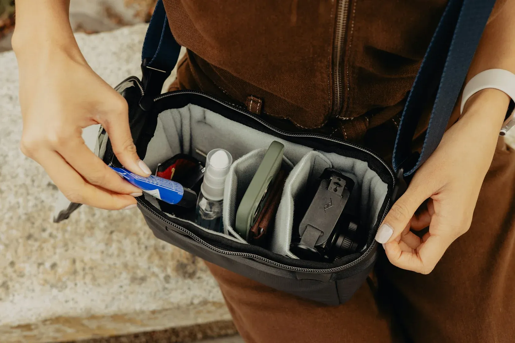 peak-design-camera-cube-v2-x-small-moduler-kamera-duzenleyici-asimetrik-e-ticaret-gorsel4